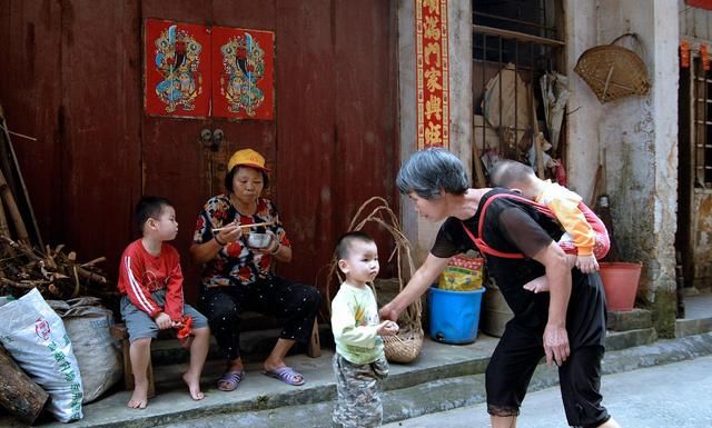 信富集團(tuán)FC幣最新資訊，城市中的溫情日常播報(bào)