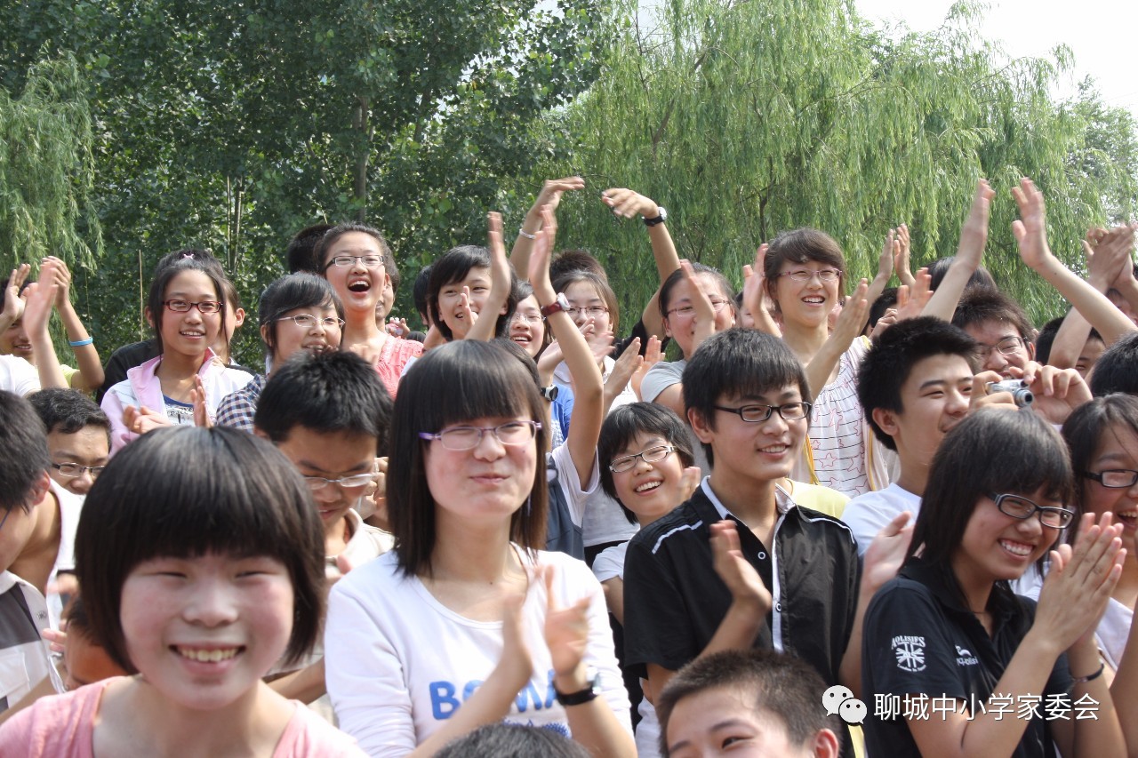 教師團隊最新穎口號，攜手同行，共筑夢想之橋，共創(chuàng)教育輝煌！